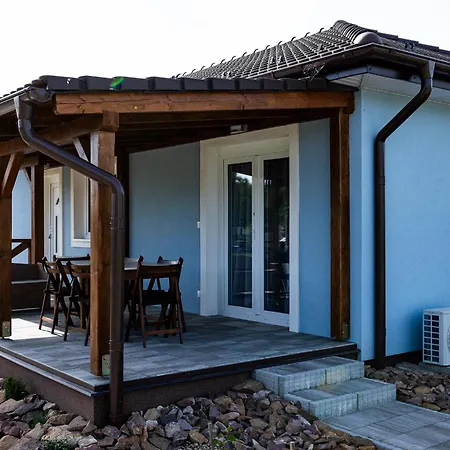 Izabella Vendeghaz *