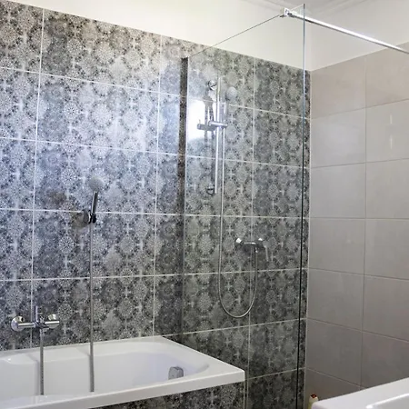 Izabella Vendeghaz *