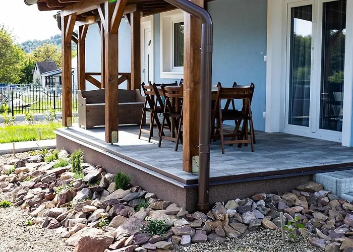 Izabella Vendeghaz *