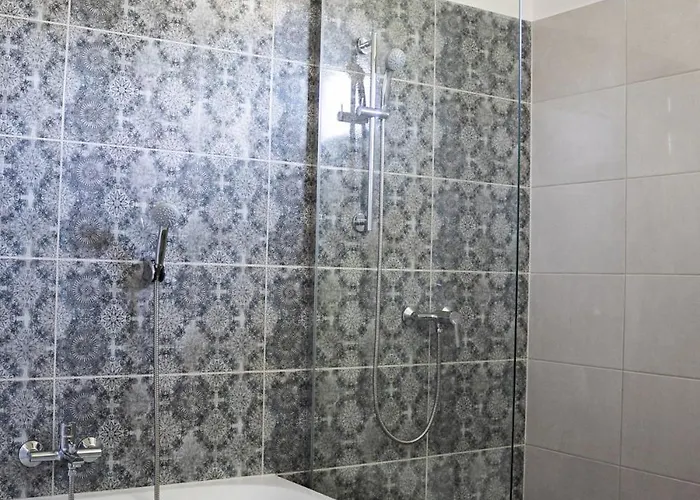 Izabella Vendeghaz *